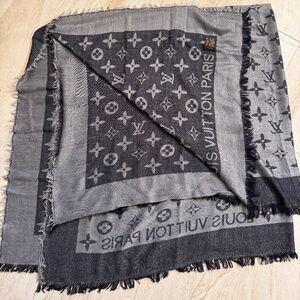 Louis Vuitton Shawl